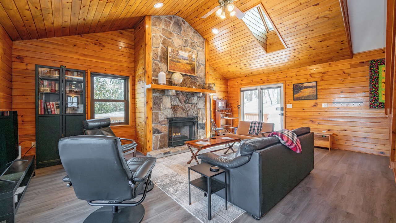 Photo of Livingroom in McHenry