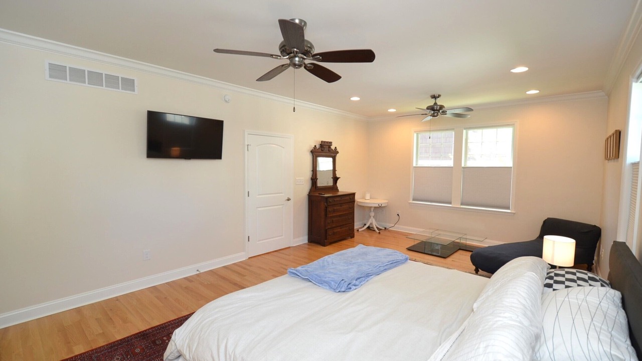 Photo of Bedroom in Country Club Estates