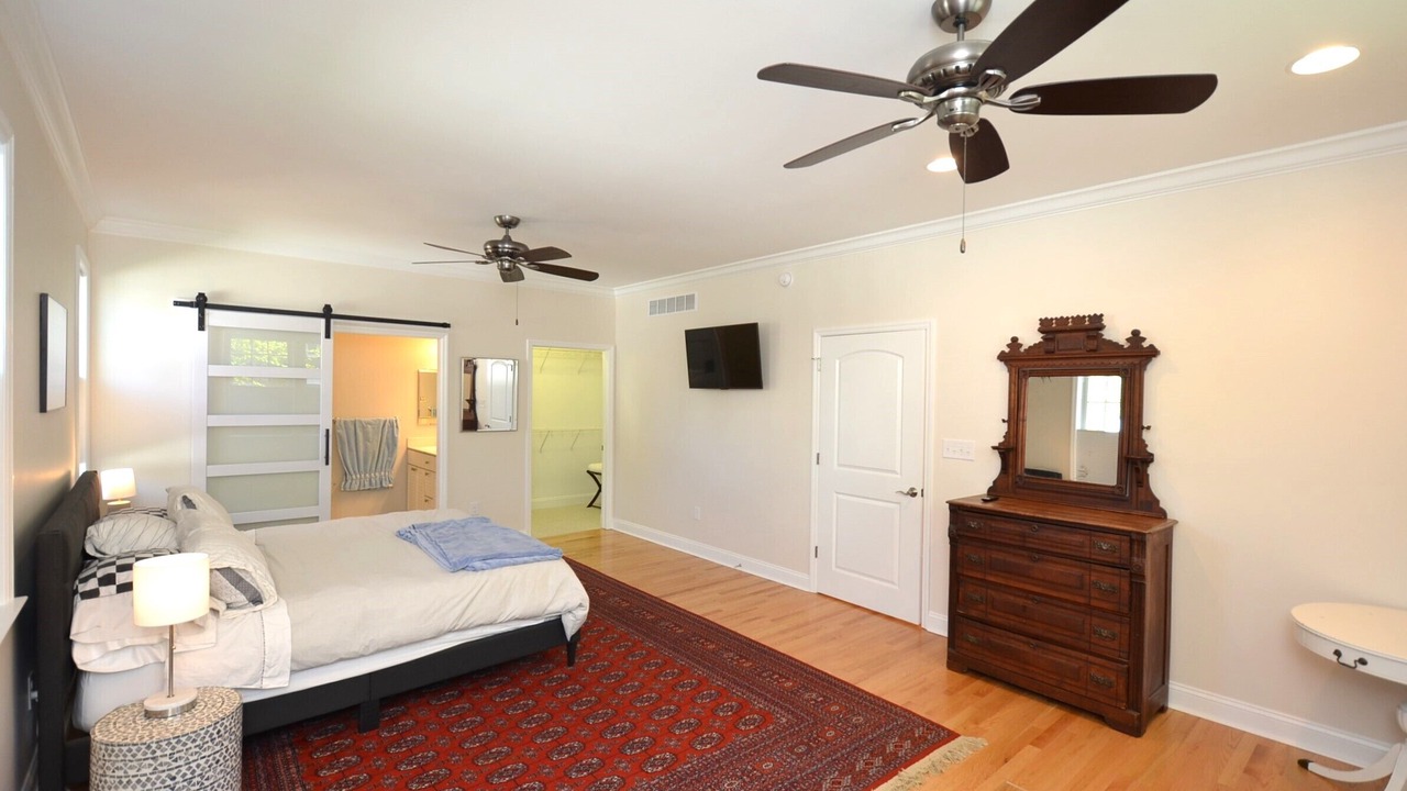 Photo of Bedroom in Country Club Estates