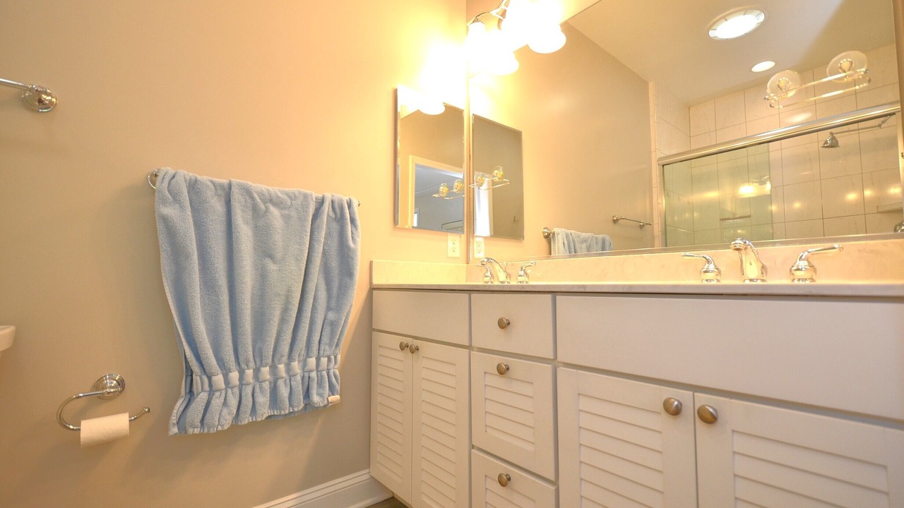 Photo of Bathroom in Country Club Estates