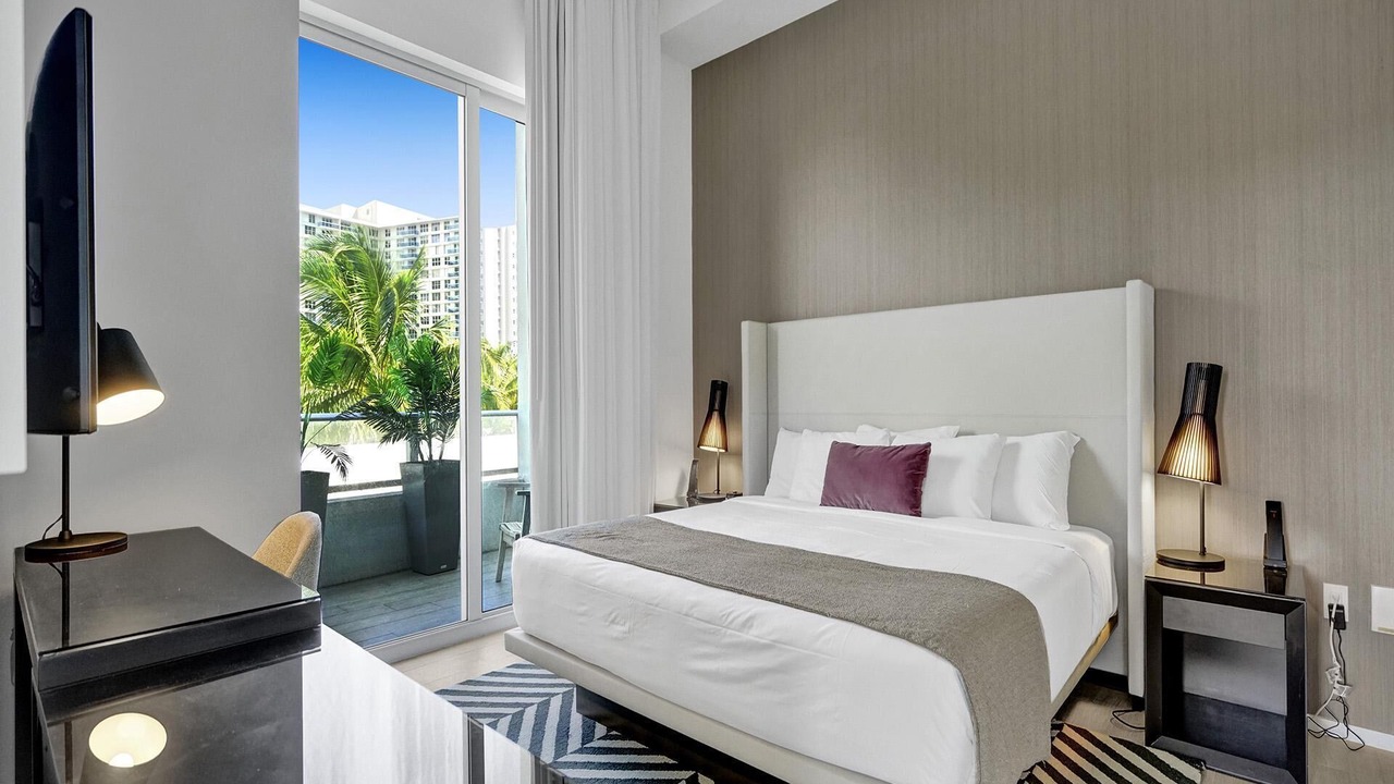 Photo of Bedroom in Hollywood South Central Beach