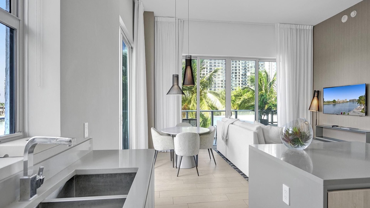 Photo of Bedroom in Hollywood South Central Beach