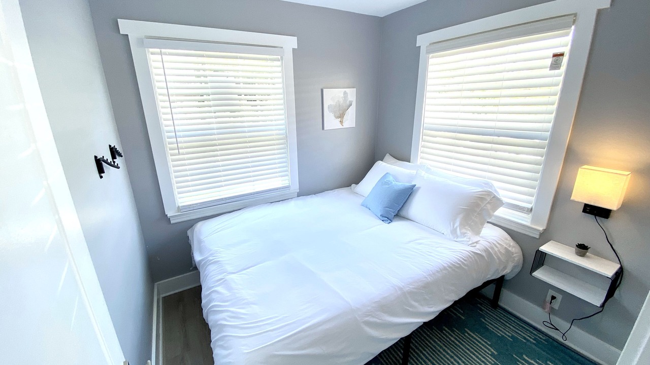 Photo of Bedroom in Calvert Beach-Long Beach