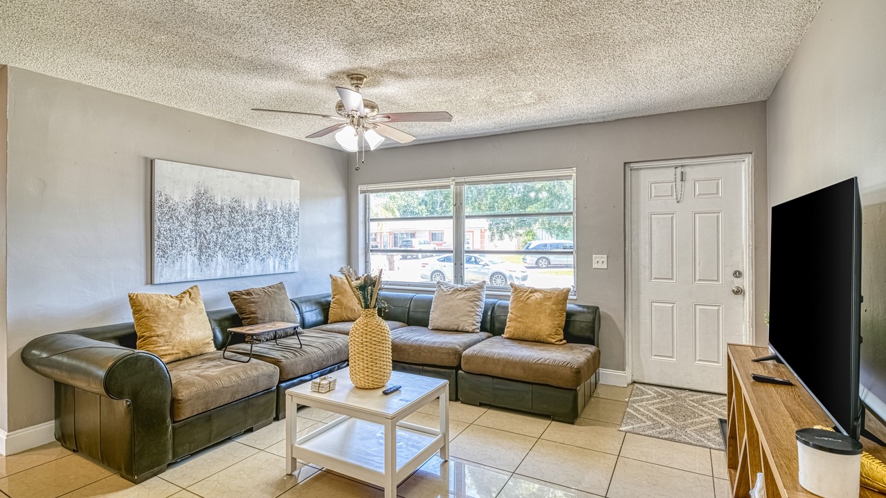 Photo of Livingroom in Deerfield Beach