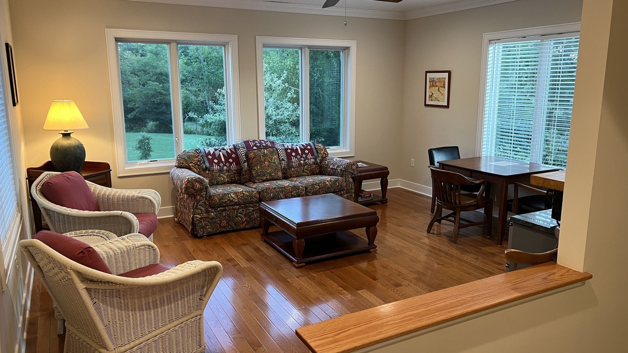 Photo of Livingroom in White Stone