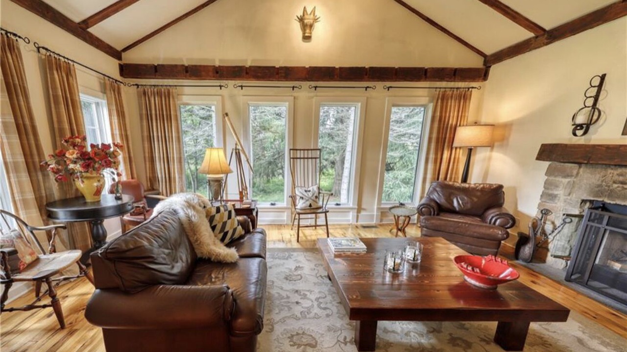 Photo of Livingroom in Collins Center