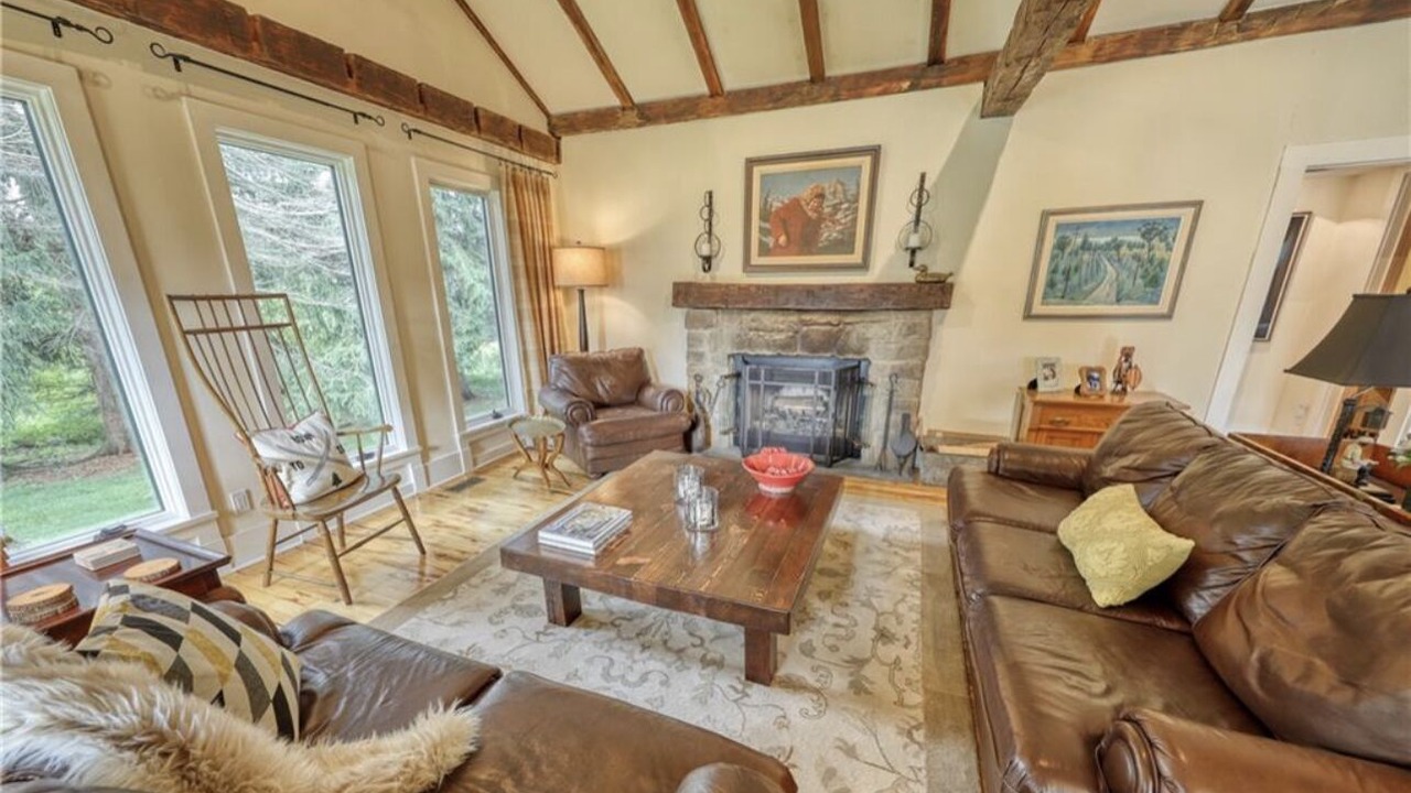 Photo of Livingroom in Collins Center