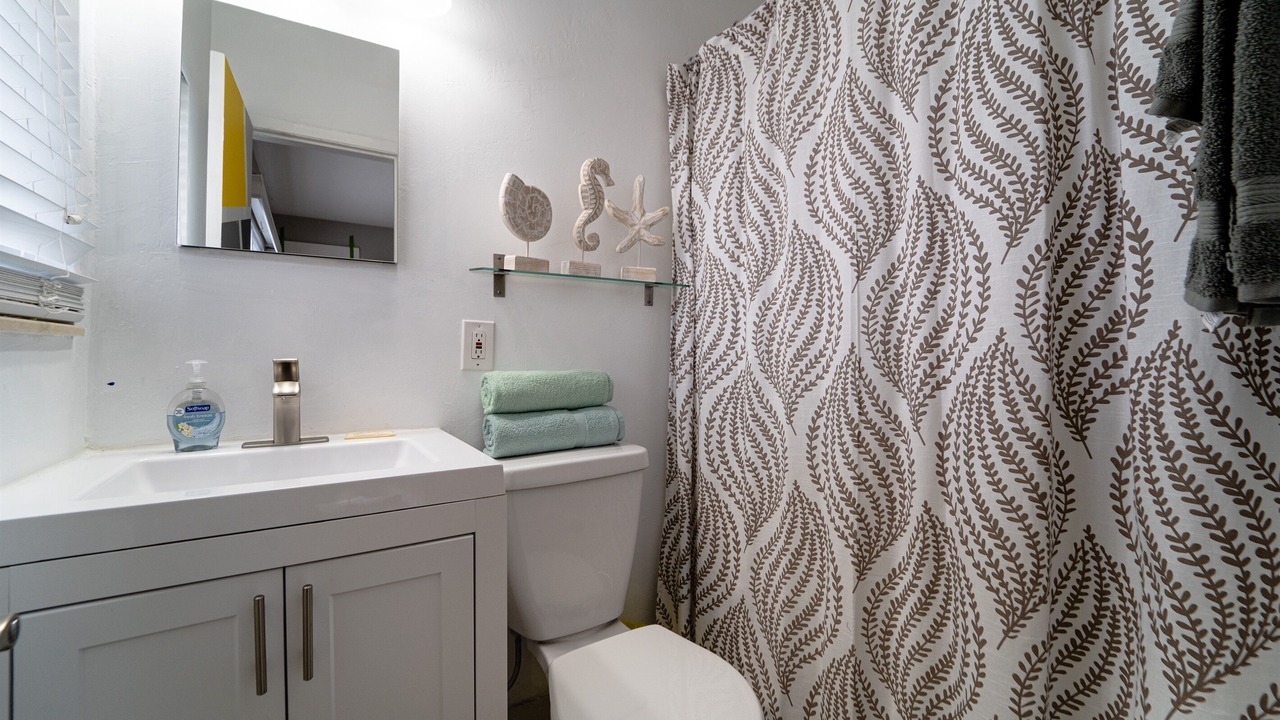 Photo of Bathroom in Poinsettia Heights