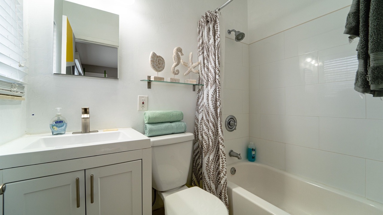 Photo of Bathroom in Poinsettia Heights