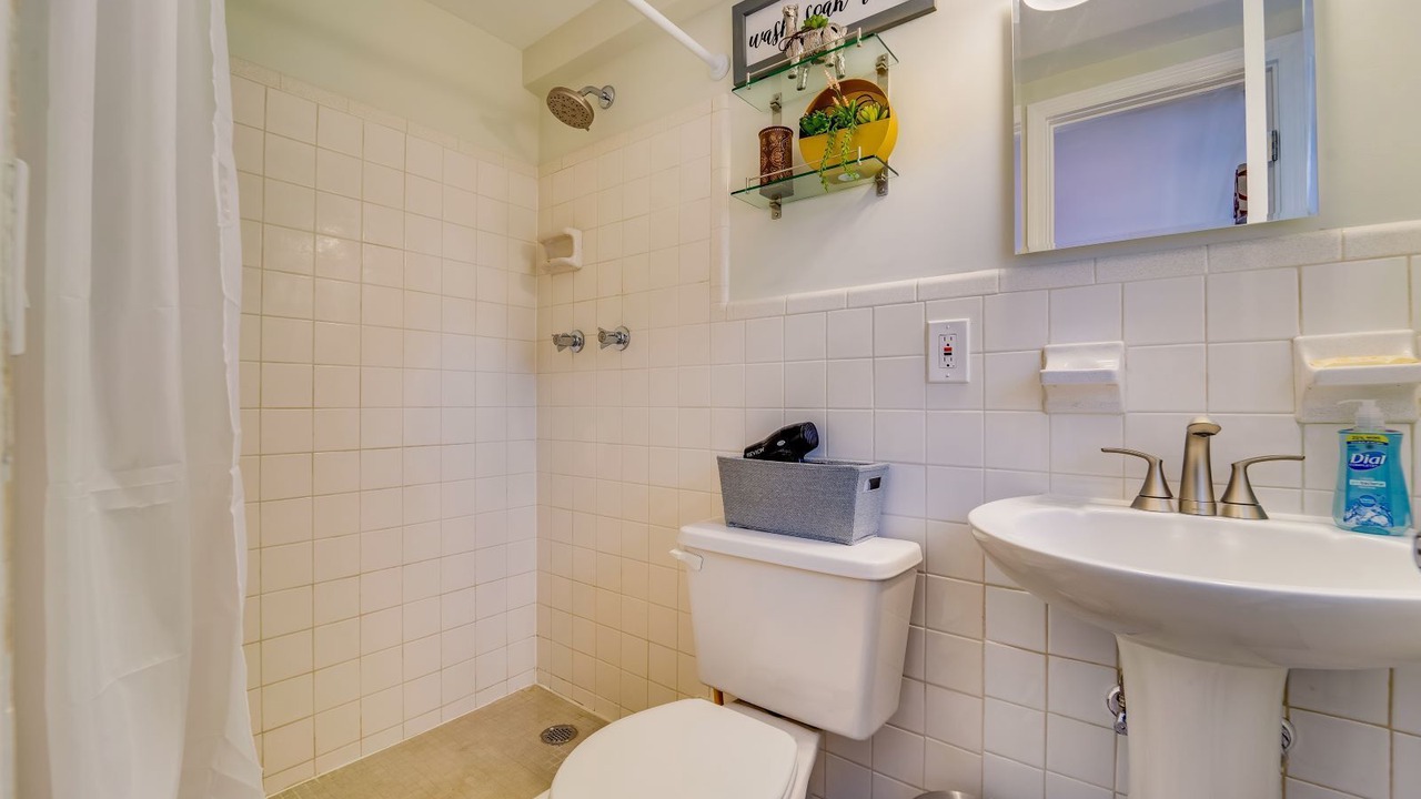 Photo of Bathroom in Middle River Terrace
