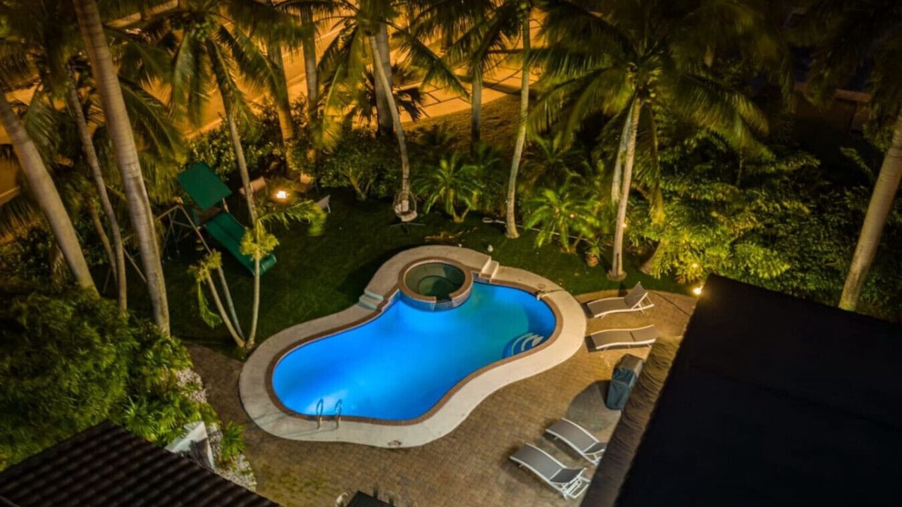Photo of Outdoor in Hollywood Lakes