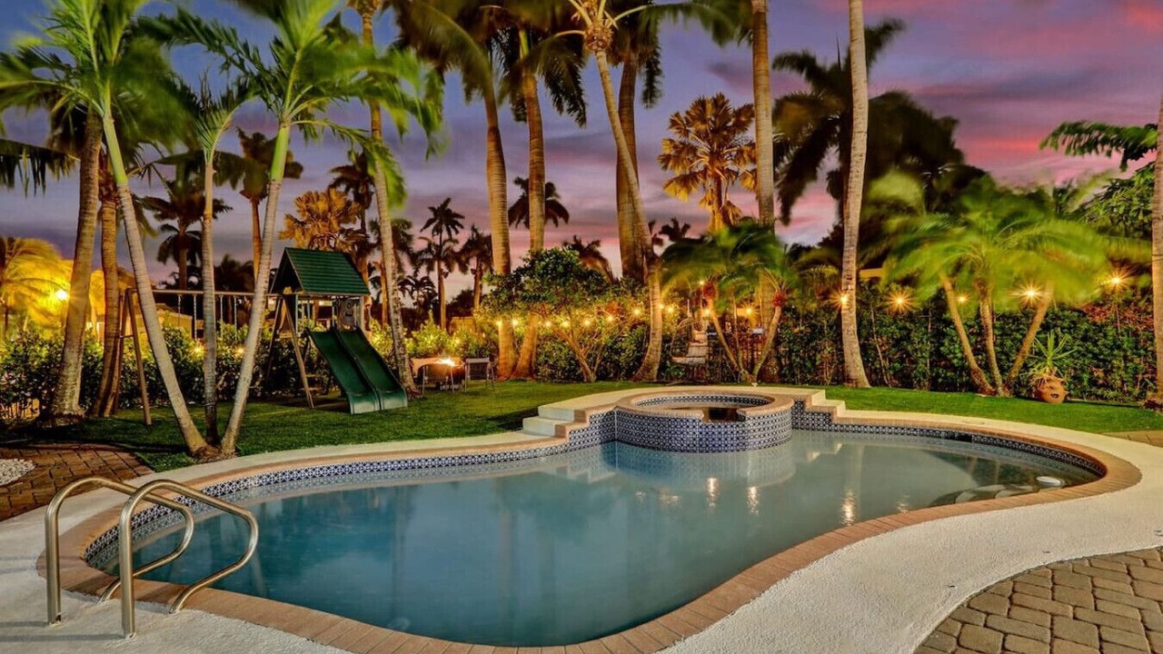 Photo of Outdoor in Hollywood Lakes