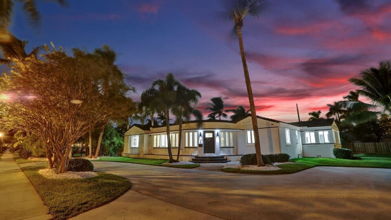 Photo of Outdoor in Hollywood Lakes