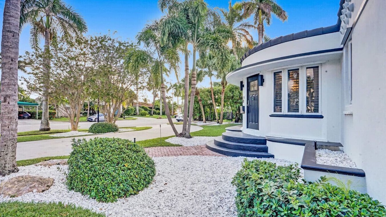 Photo of Outdoor in Hollywood Lakes