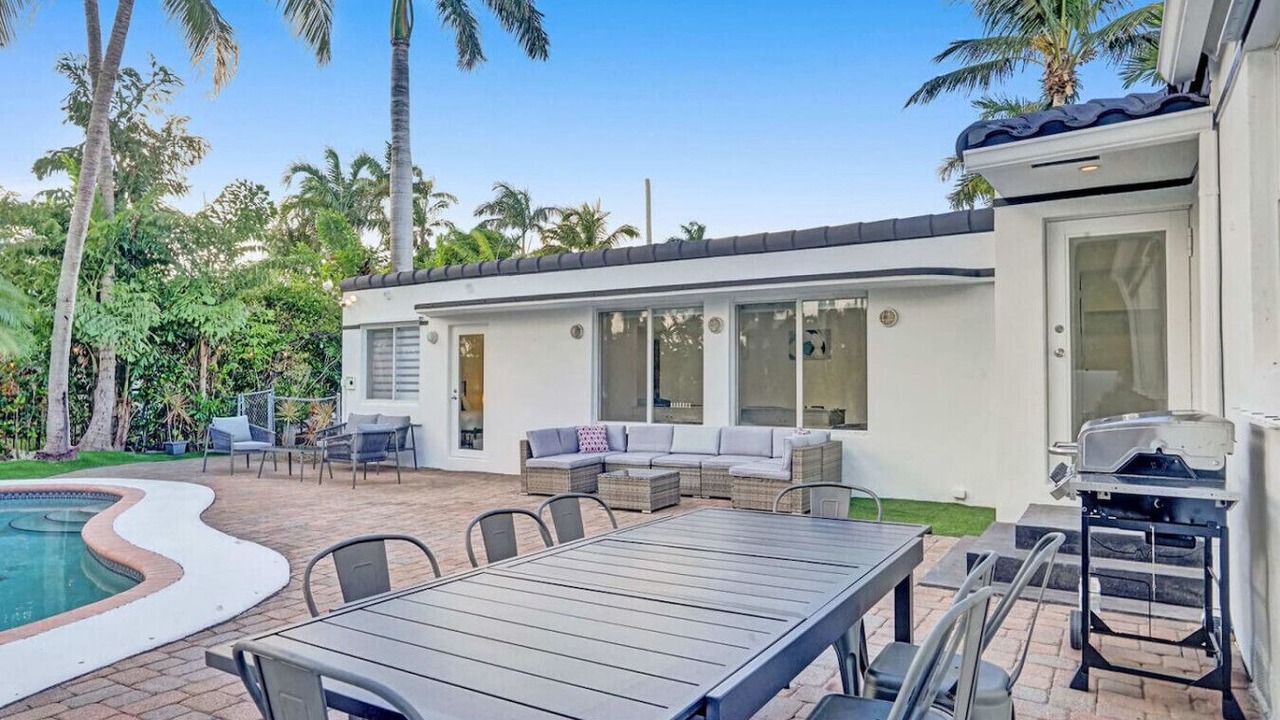 Photo of Outdoor in Hollywood Lakes