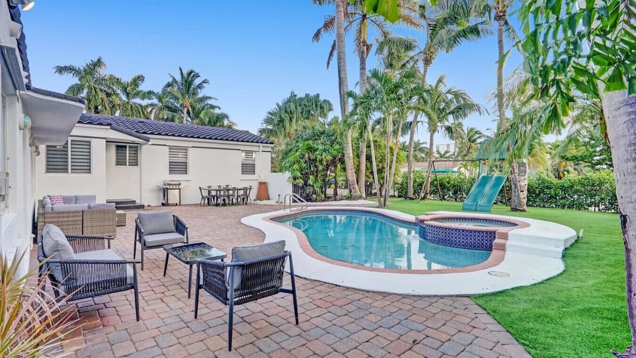 Photo of Outdoor in Hollywood Lakes