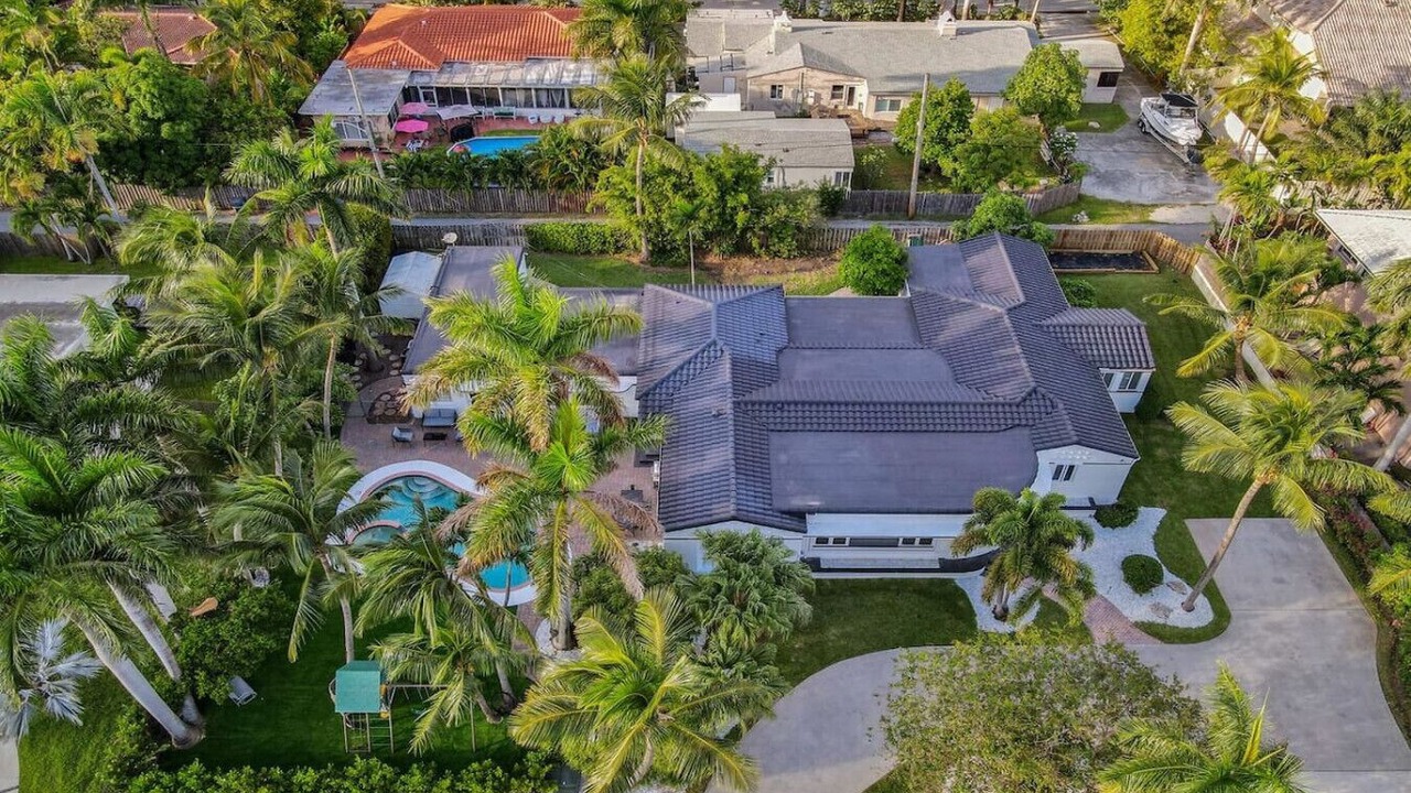 Photo of Outdoor in Hollywood Lakes