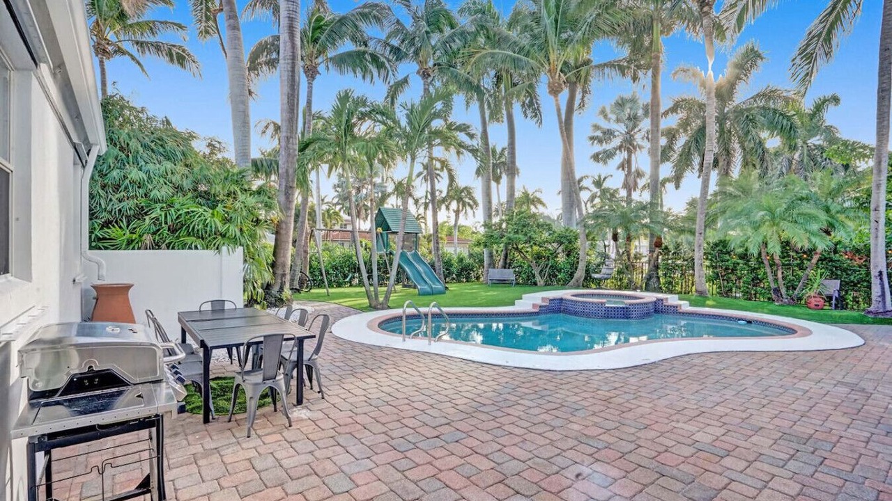 Photo of Outdoor in Hollywood Lakes