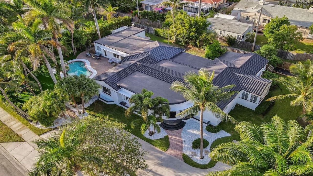 Photo of Outdoor in Hollywood Lakes