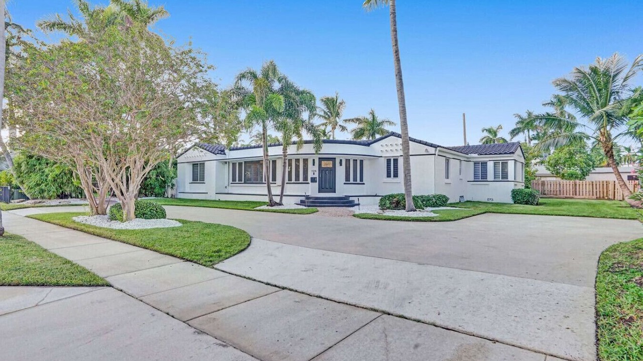 Photo of Outdoor in Hollywood Lakes