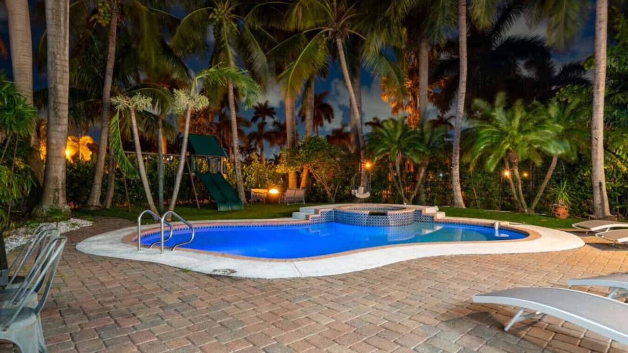 Photo of Outdoor in Hollywood Lakes
