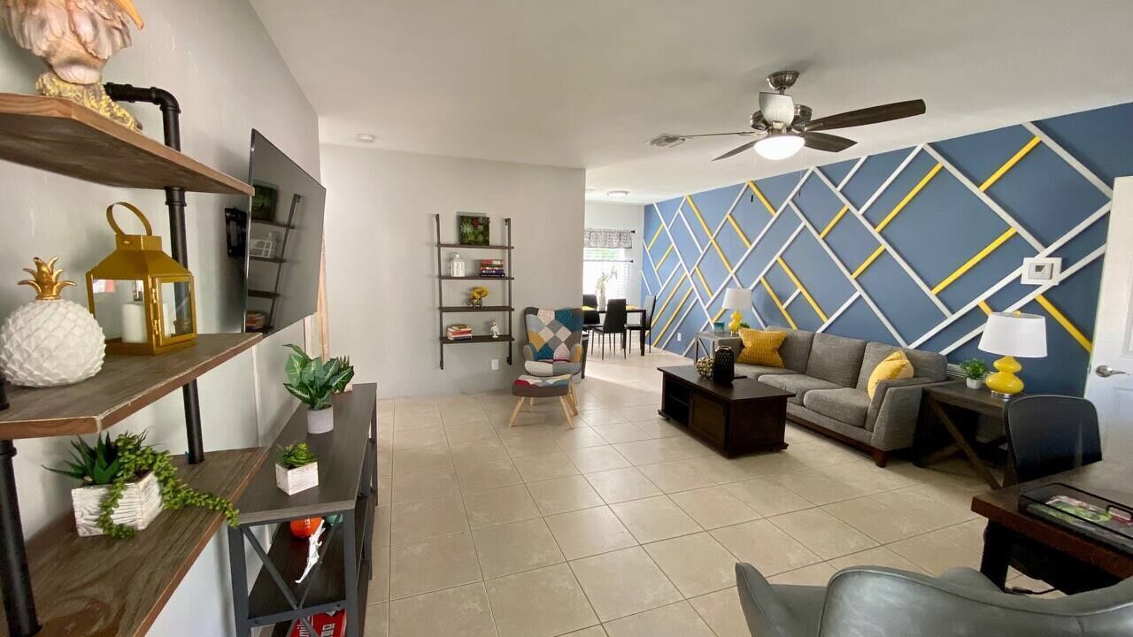 Photo of Livingroom in Poinsettia Heights