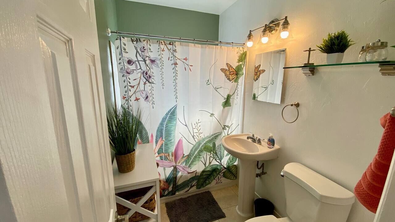 Photo of Bathroom in Poinsettia Heights