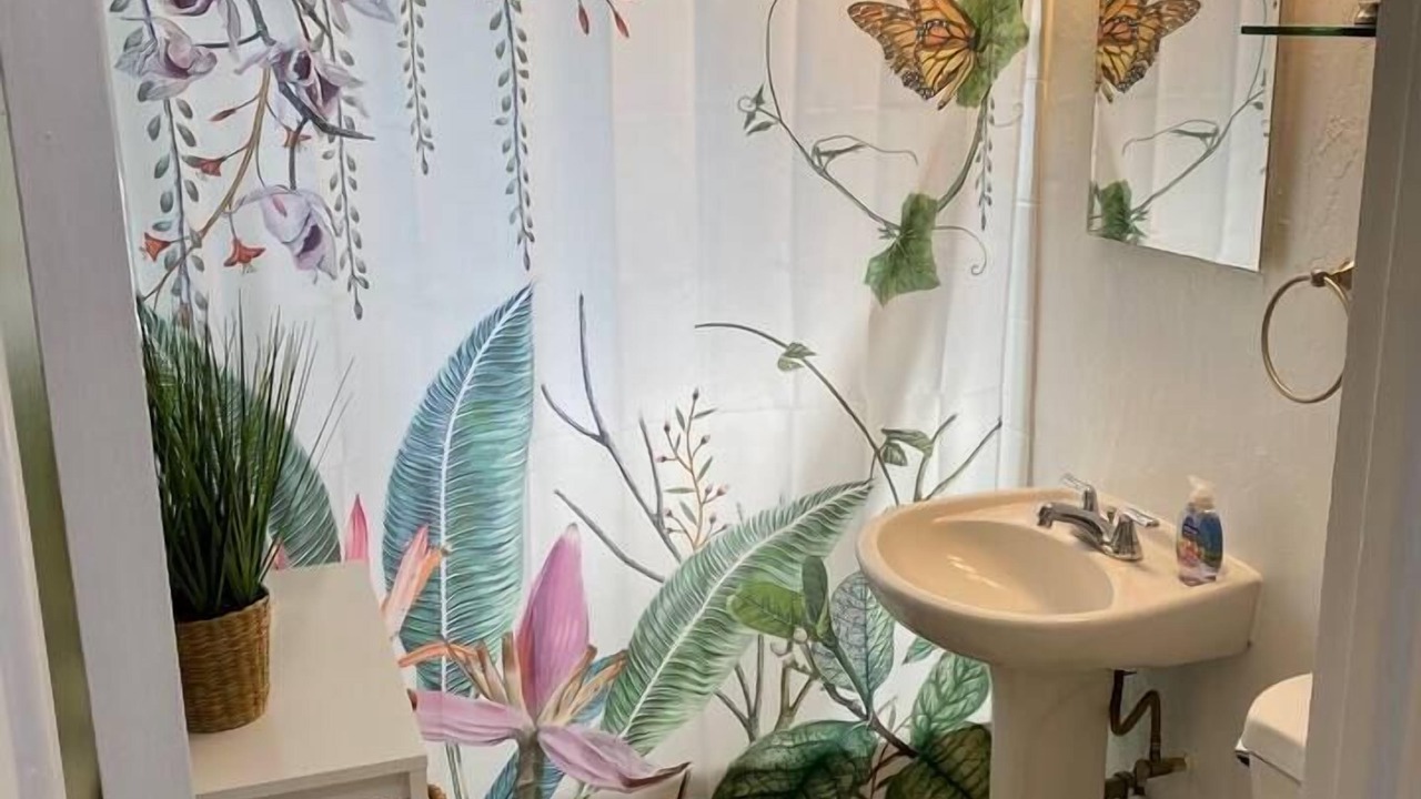 Photo of Bathroom in Poinsettia Heights