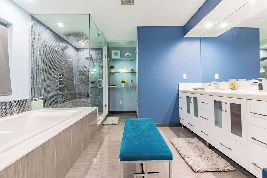 Photo of Bathroom in Golden Glades
