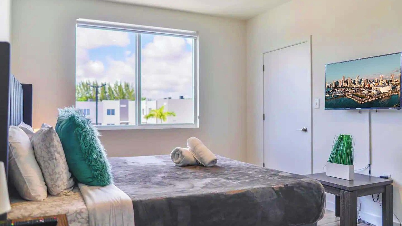 Photo of Bedroom in Golden Glades