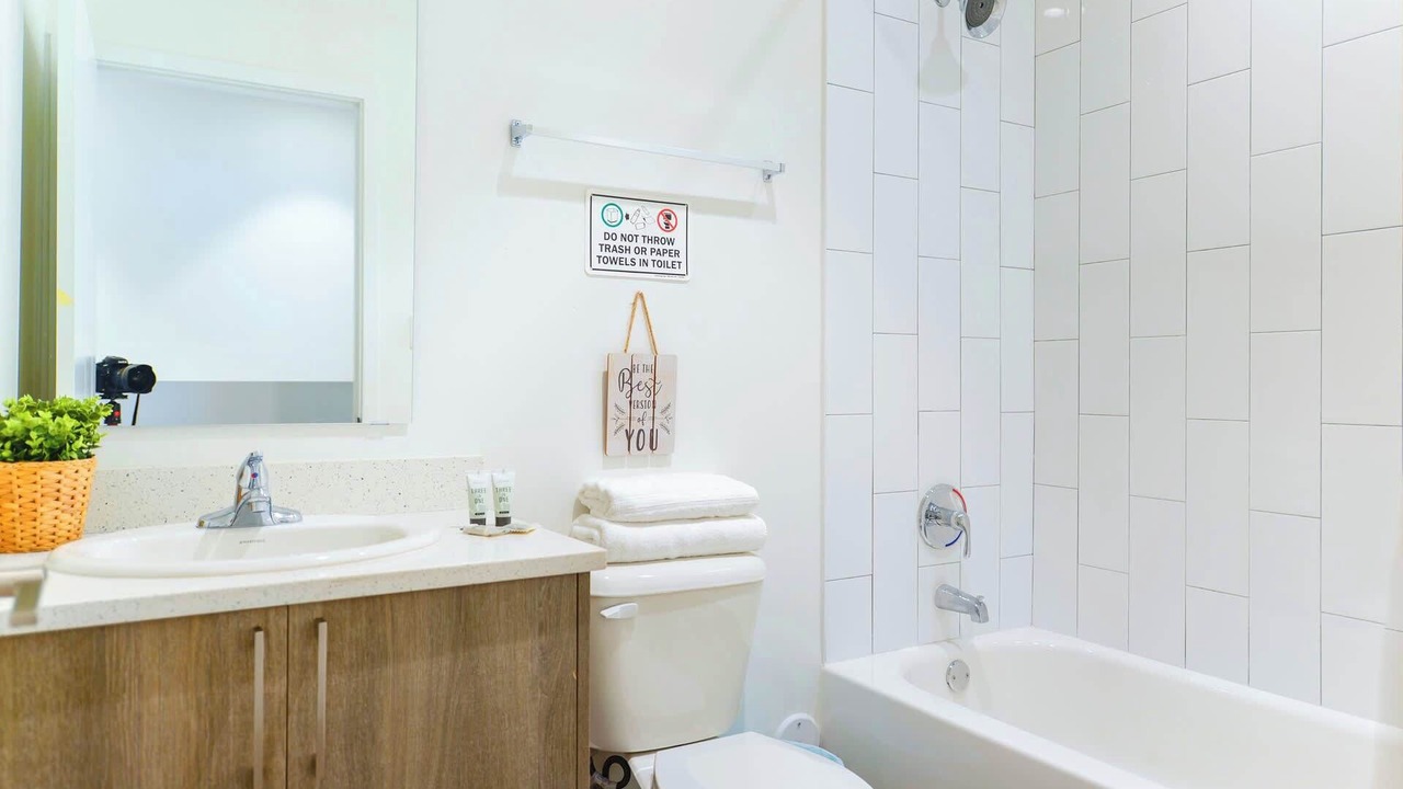 Photo of Bathroom in Golden Glades