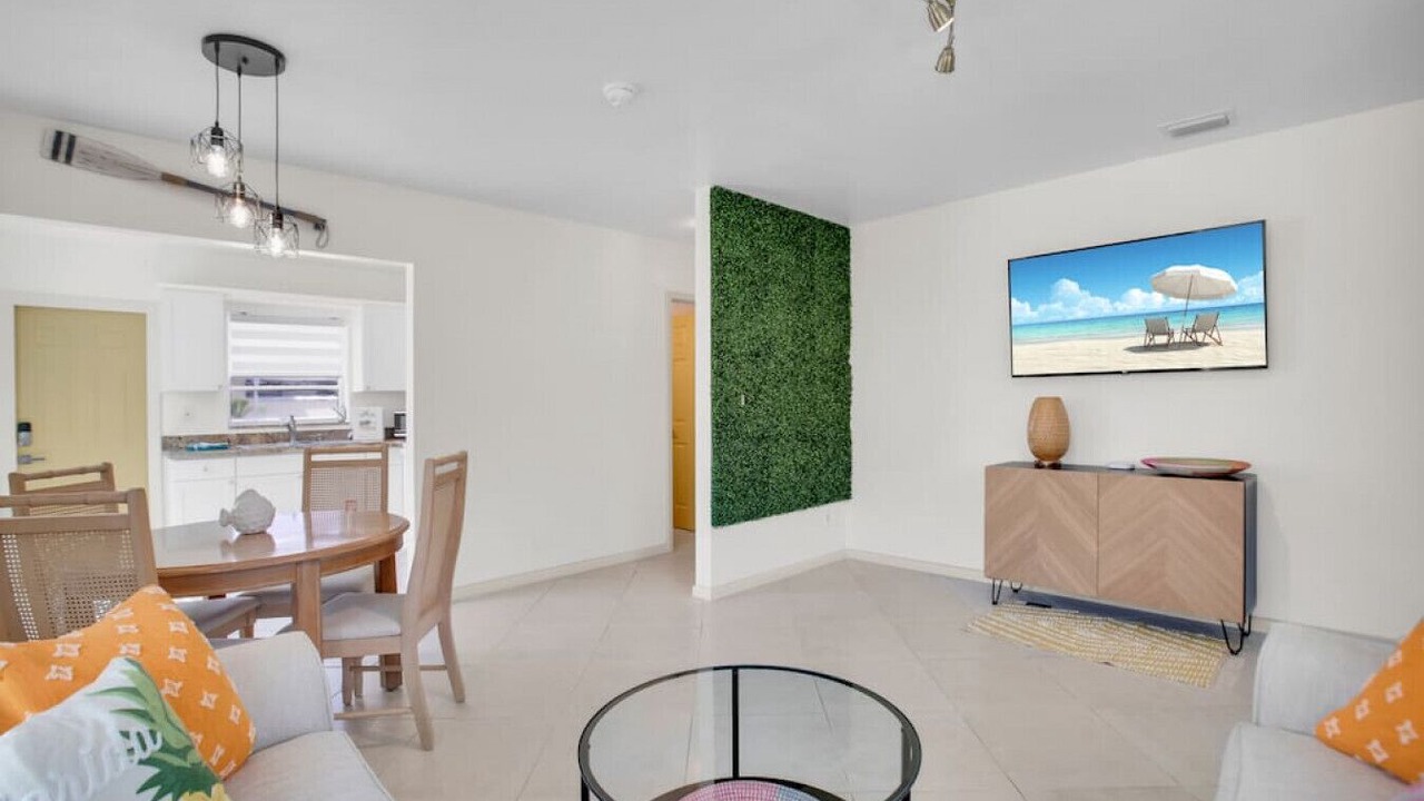 Photo of Livingroom in River Oaks
