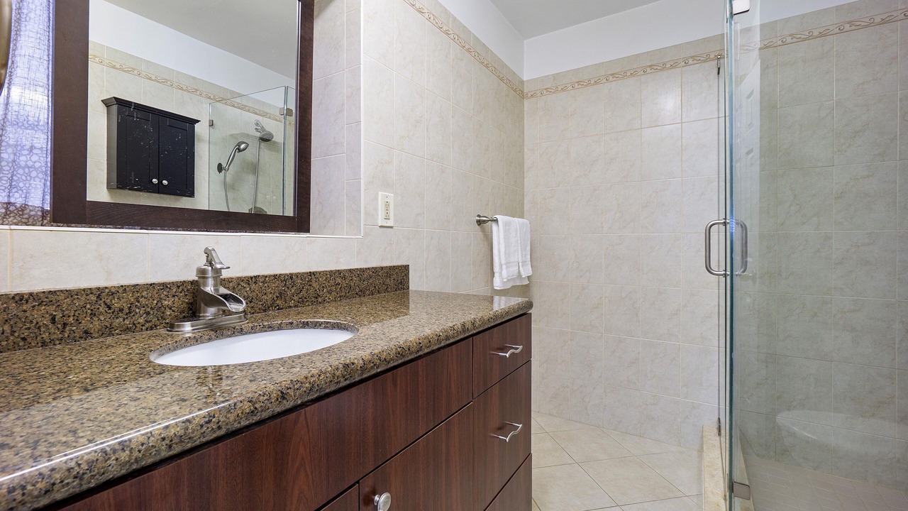 Photo of Bathroom in Garden Isles