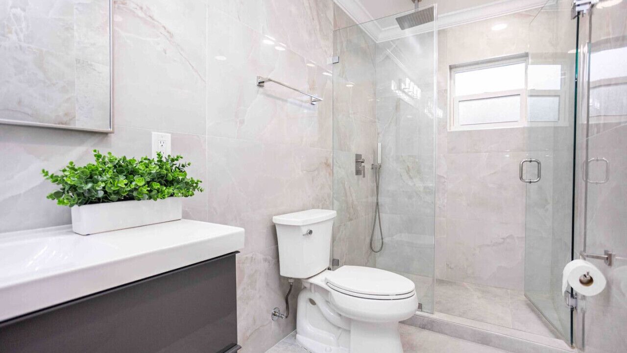 Photo of Bathroom in Hollywood Lakes