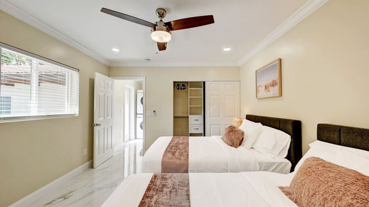 Photo of Bedroom in Hollywood Lakes