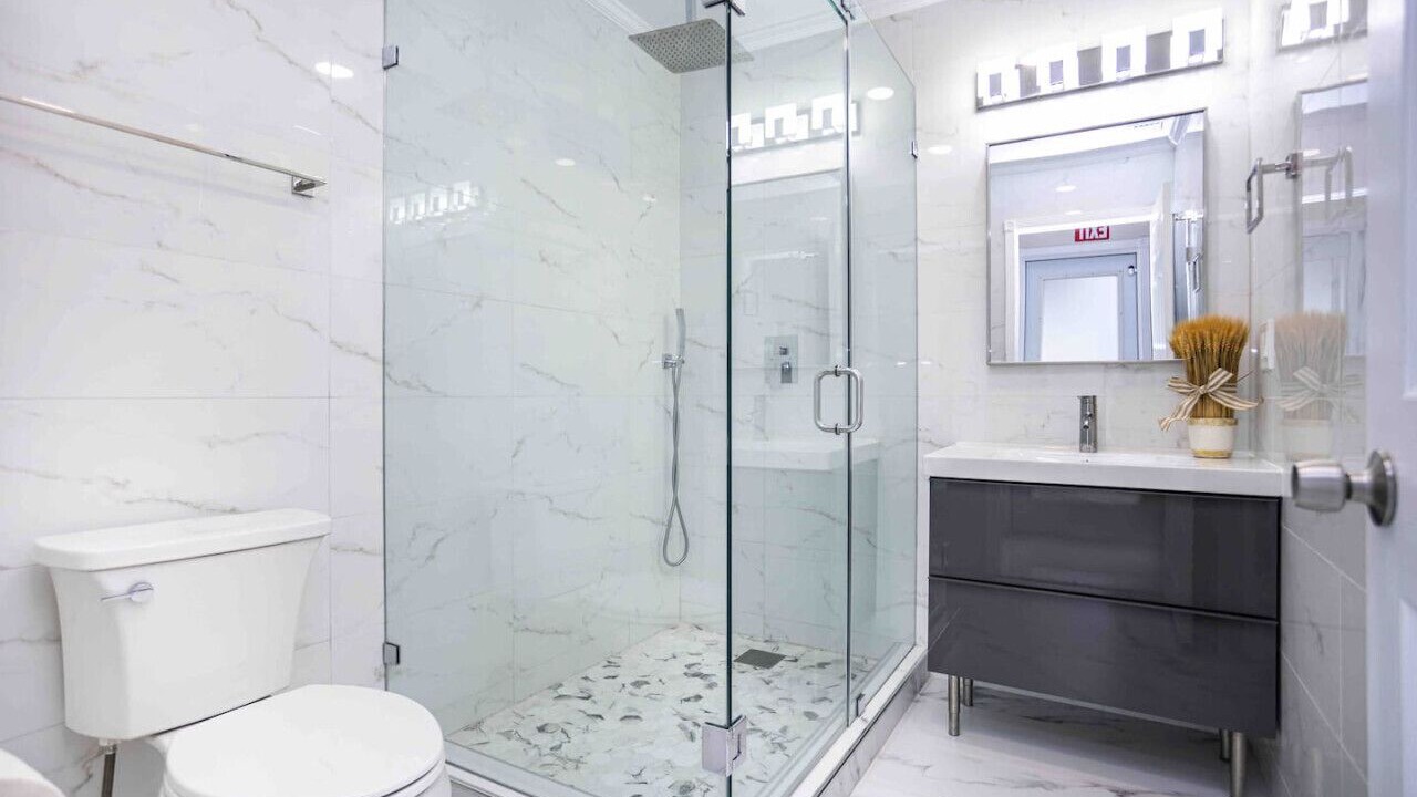 Photo of Bathroom in Hollywood Lakes
