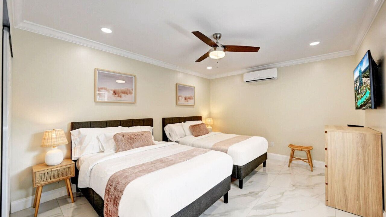 Photo of Bedroom in Hollywood Lakes