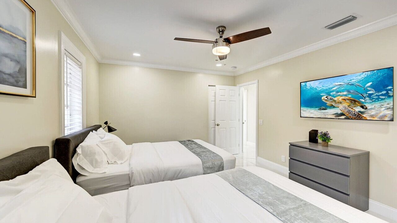 Photo of Bedroom in Hollywood Lakes