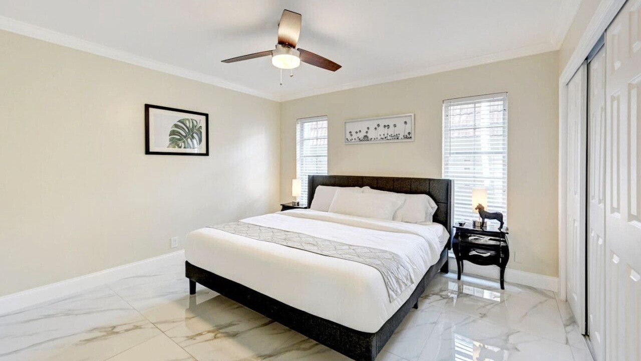 Photo of Bedroom in Hollywood Lakes