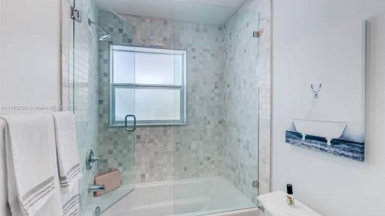 Photo of Bathroom in Imperial Point