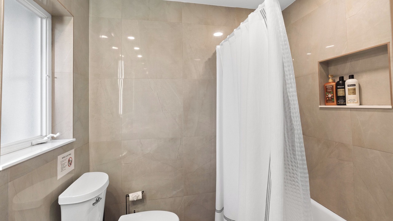 Photo of Bathroom in Lake Estates