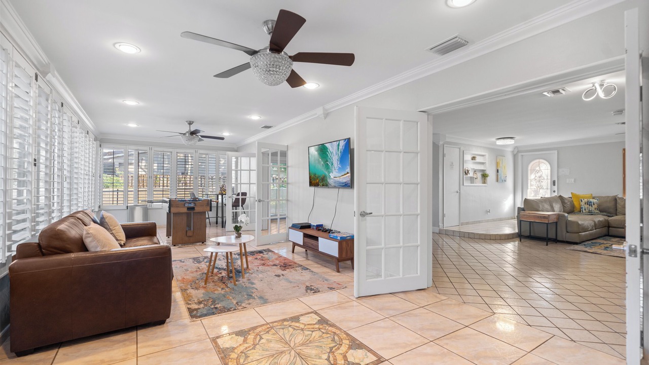Photo of Livingroom in Lake Estates