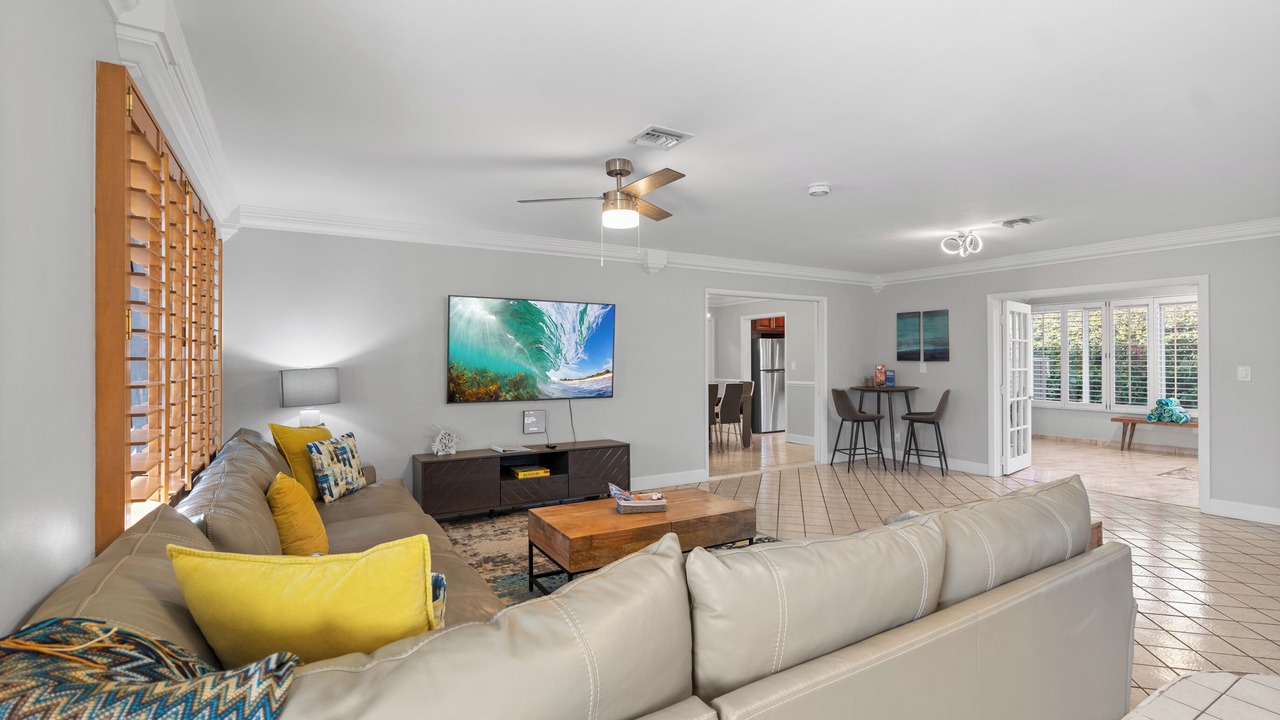 Photo of Livingroom in Lake Estates