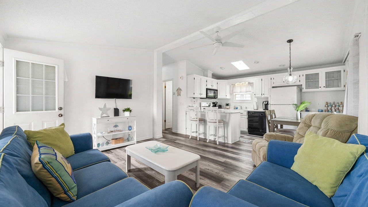 Photo of Livingroom in Assateague Pointe