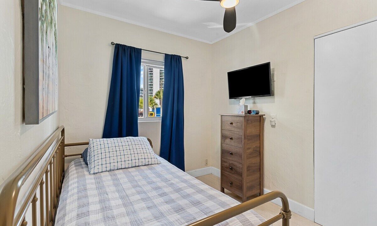Photo of Bedroom in Lauderdale Beach