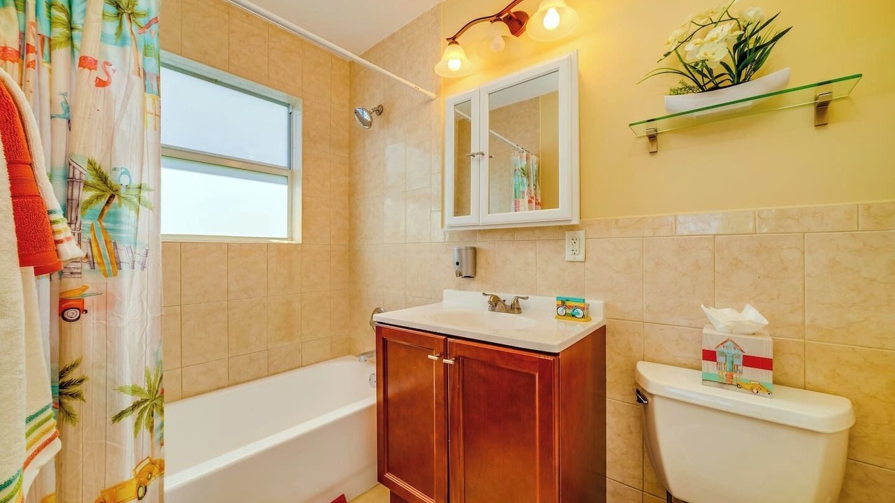 Photo of Bathroom in Poinsettia Heights