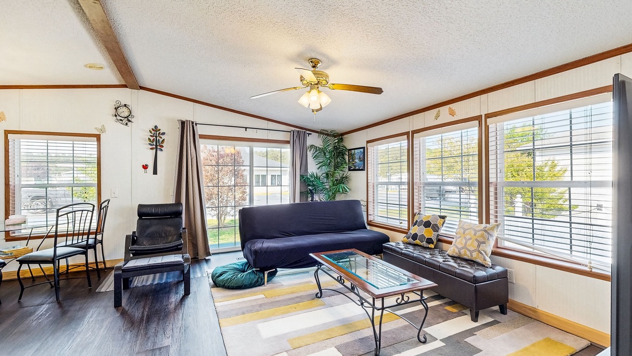 Photo of Livingroom in Assateague Pointe