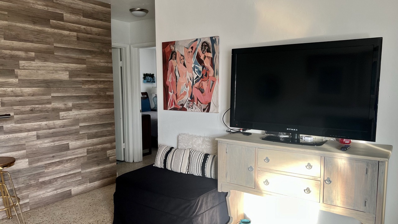Photo of Bedroom in Miami Gardens