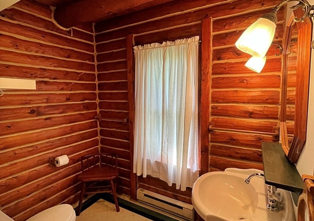 Photo of Bathroom in Edray