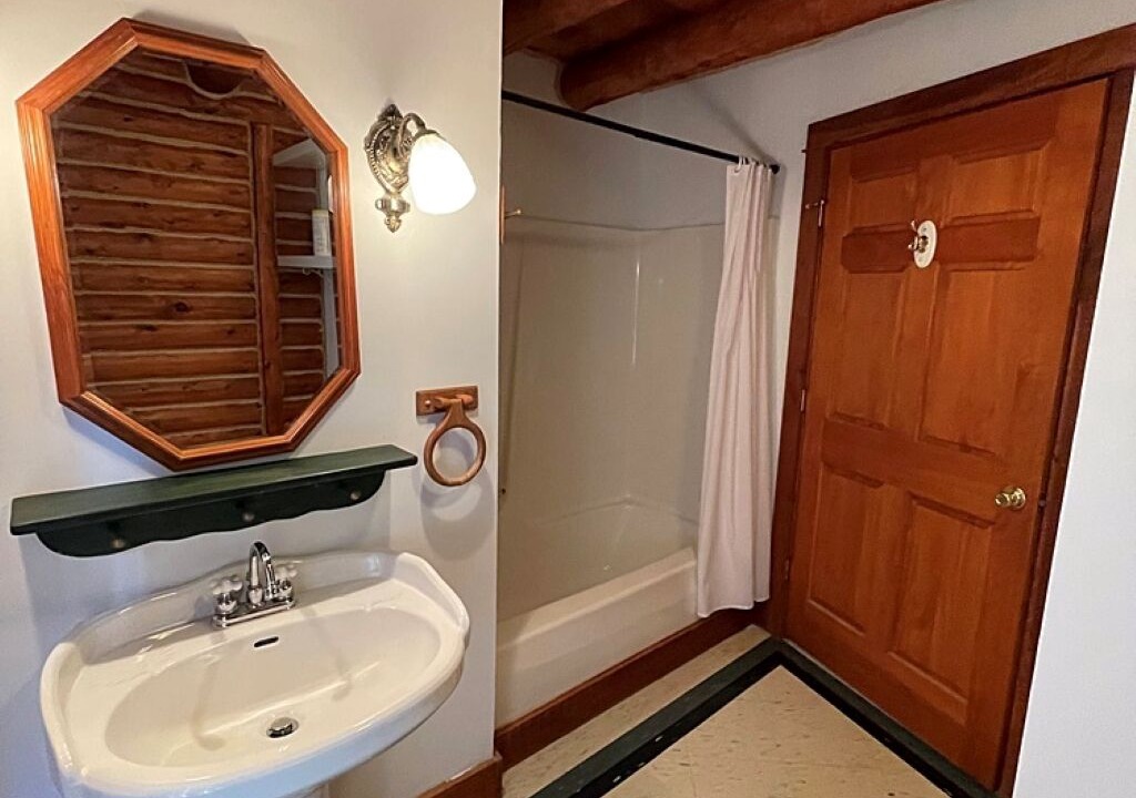 Photo of Bathroom in Edray